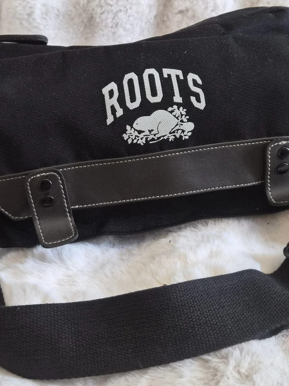 Roots Canada Messenger Bag Black Canvas Crossbody Laptop School Travel Satchel